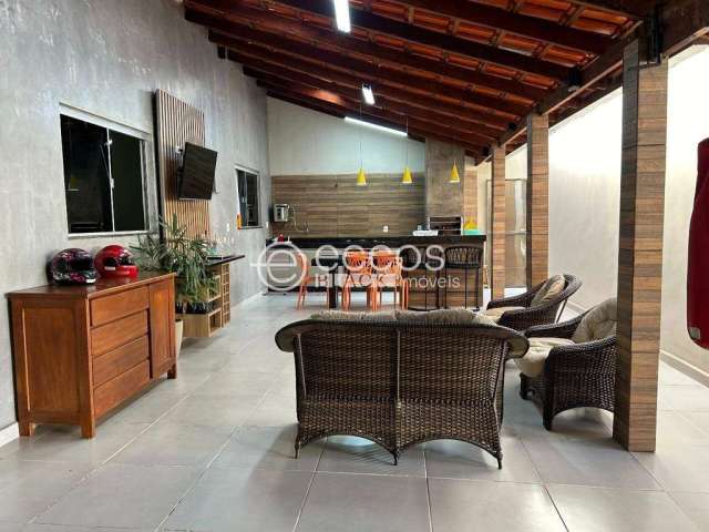 Casa à venda, 4 quartos, 1 suíte, 4 vagas, Jardim Ipanema - Uberlândia/MG