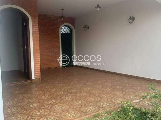 Casa para aluguel, 3 quartos, 1 suíte, 1 vaga, Jardim Regina - ARAGUARI/MG