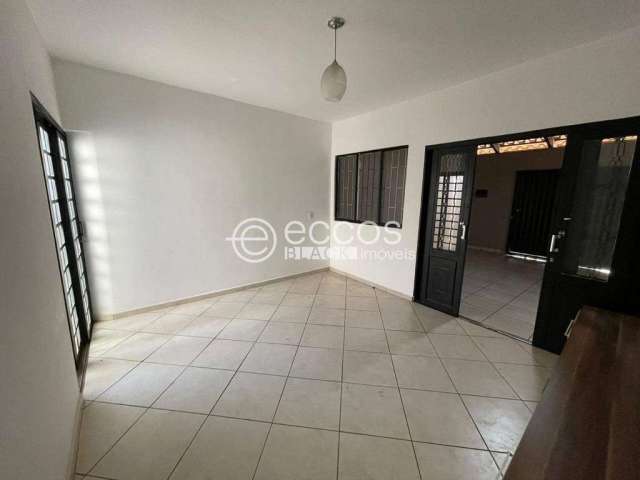 Casa à venda, 3 quartos, 1 suíte, 2 vagas, Pacaembu - Uberlândia/MG