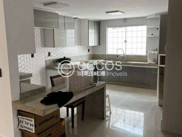 Casa à venda, 3 quartos, 1 suíte, 2 vagas, Vigilato Pereira - Uberlândia/MG