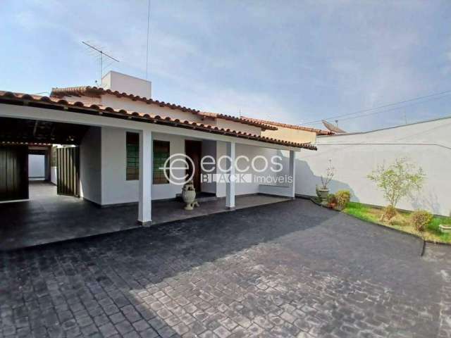 Casa para aluguel, 4 quartos, 1 suíte, 3 vagas, Saraiva - Uberlândia/MG