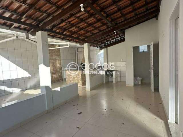 Casa para aluguel, 3 quartos, 1 suíte, 2 vagas, MILENIUM - ARAGUARI/MG