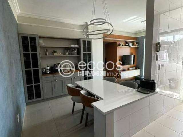 Apartamento à venda, 3 quartos, 1 suíte, 2 vagas, Santa Mônica - Uberlândia/MG