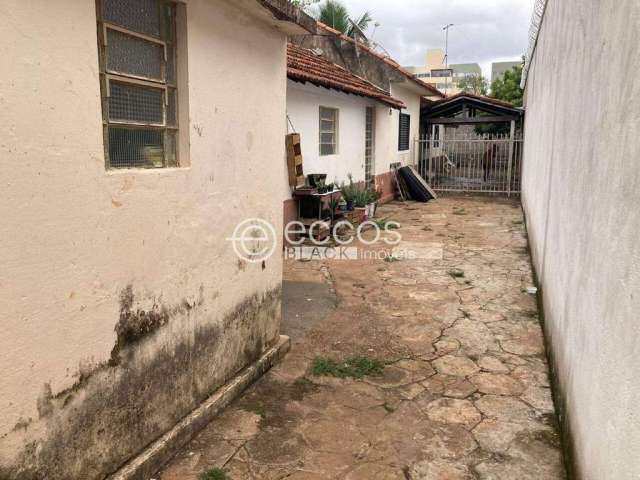 Casa à venda, 8 quartos, 4 vagas, Martins - Uberlândia/MG