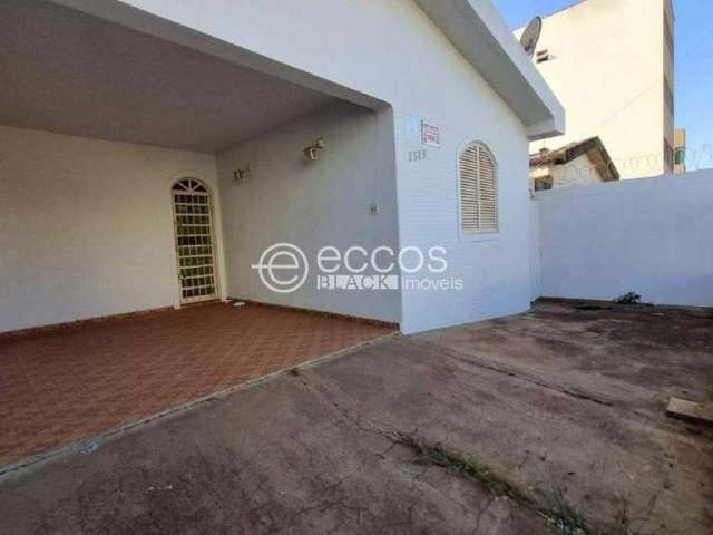 Casa à venda, 4 quartos, 2 vagas, Umuarama - Uberlândia/MG