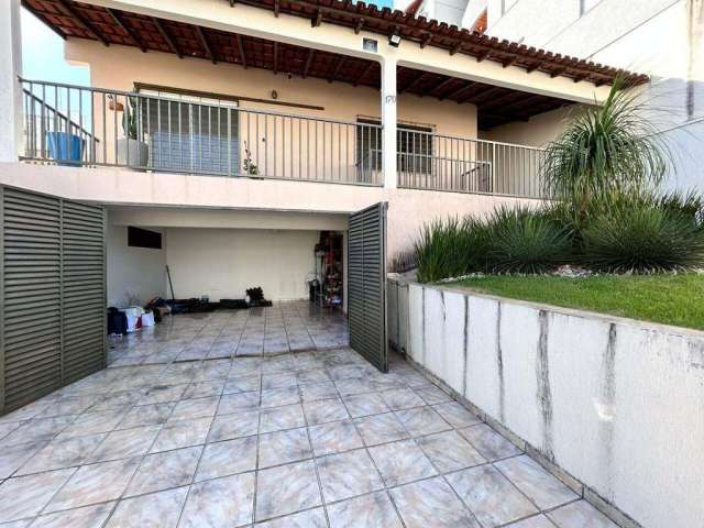 Casa à venda, 3 quartos, 1 suíte, 2 vagas, Santa Mônica - Uberlândia/MG