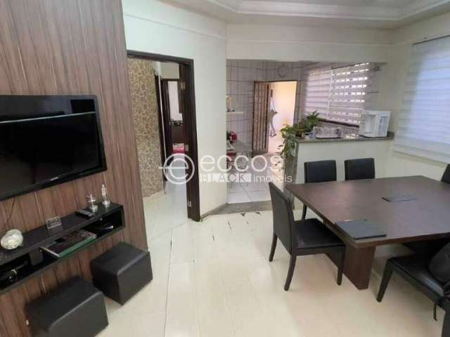 Casa à venda, 3 quartos, 1 suíte, 3 vagas, Santa Luzia - Uberlândia/MG