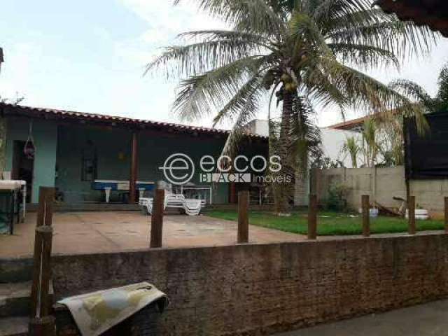 Casa à venda, 3 quartos, 5 vagas, Jaraguá - Uberlândia/MG