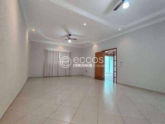 Casa para aluguel, 3 quartos, 3 suítes, 3 vagas, Tubalina - Uberlândia/MG