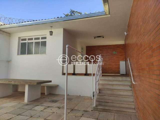 Casa à venda, 8 quartos, 2 suítes, 6 vagas, Lídice - Uberlândia/MG