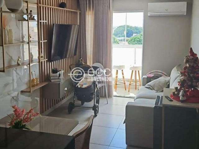 Apartamento à venda, 3 quartos, 1 suíte, 2 vagas, Umuarama - Uberlândia/MG