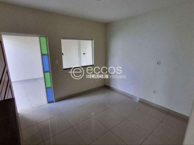 Casa à venda, 3 quartos, 1 suíte, 2 vagas, Santa Mônica - Uberlândia/MG