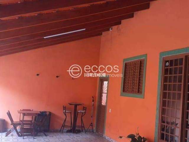 Casa à venda, 4 quartos, 1 suíte, 4 vagas, Granada - Uberlândia/MG