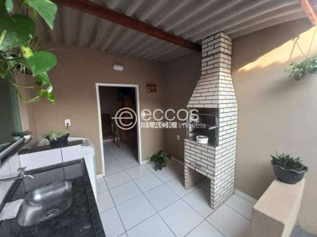 Casa à venda, 5 quartos, 1 suíte, Tibery - Uberlândia/MG