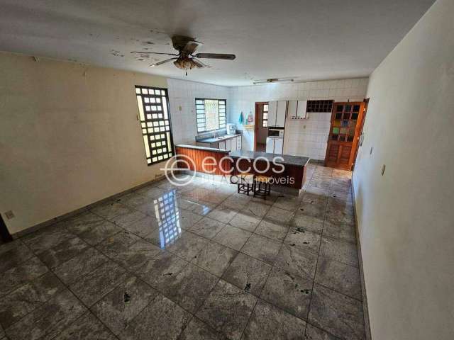 Casa à venda, 4 quartos, 4 suítes, 10 vagas, Santa Maria - UBERABA/MG