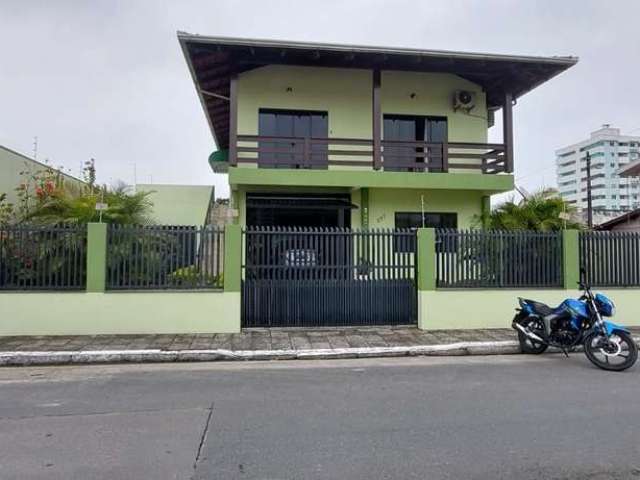 Casa com 4 dormitórios à venda, 350 m² por R$ 1.300.000,00 - Centro - Navegantes/SC