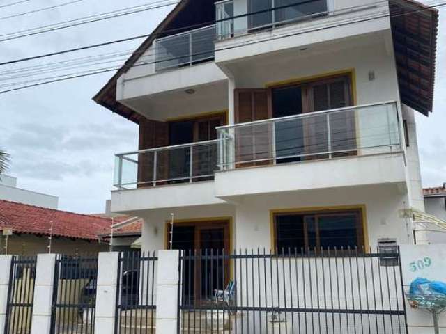 Casa com 4 dormitórios à venda, 245 m² - Centro - Navegantes/SC