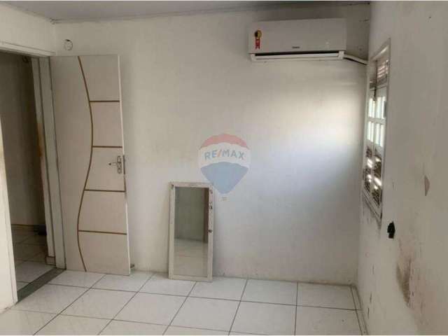 Casa em Cajazeiras: 3 Quartos, Garagem e Conforto!