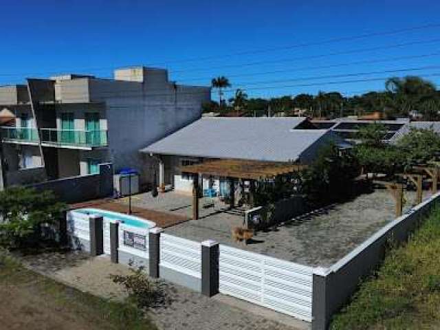 Casa com 4 dormitórios à venda, 100 m² por R$ 900.000,00 - Barra do Saí - Itapoá/SC