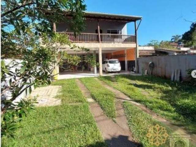 Casa semi-mobiliada a 200m² da praia no Ubatumirim à venda