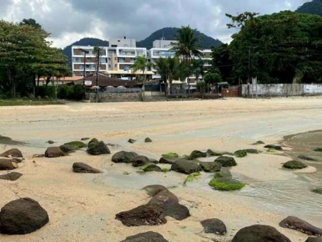 Apartamento frente mar na Enseada -Ubatuba pé na areia