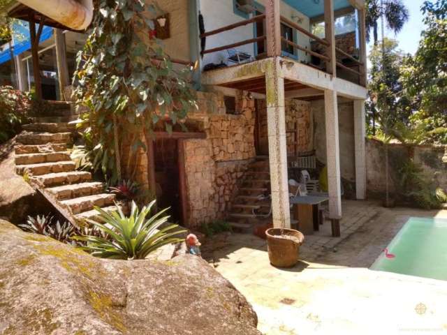 Casarão com 8 dormitórios vista mar à venda em Ubatuba.