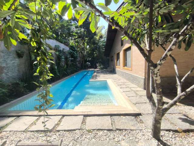 Casa na praia em Ubatuba à 80mts do mar!