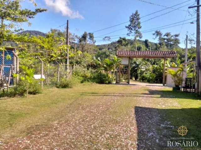 Terreno localizado cerca de 700m da praia do ubatumirim à venda