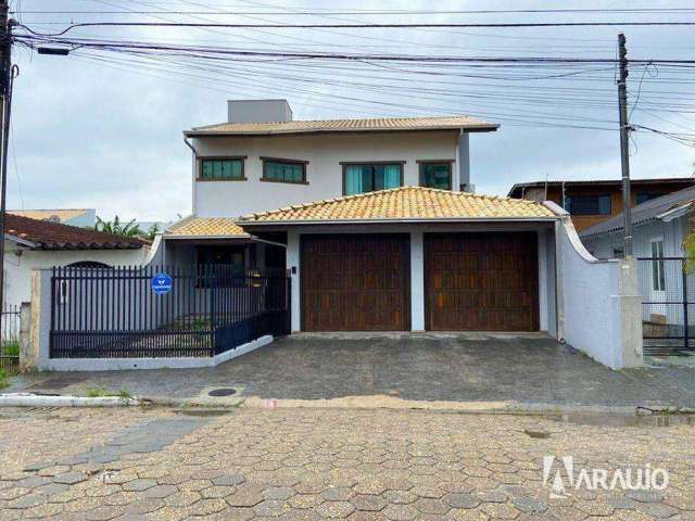 Casa semimobiliada com 4 dormitórios sendo 1 suíte com hidromassagem no São João em Itajaí