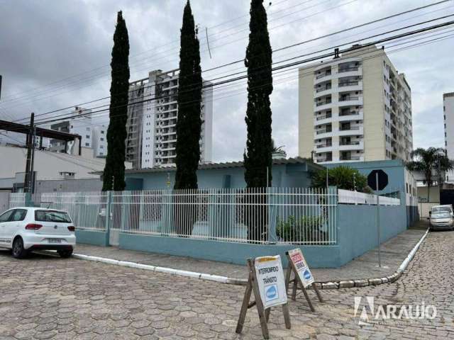 Casa averbada com 1 suíte e 3 dormitórios no bairro São João em Itajaí