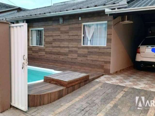 Casa com piscina em condomínio fechado no Espinheiros em Itajaí