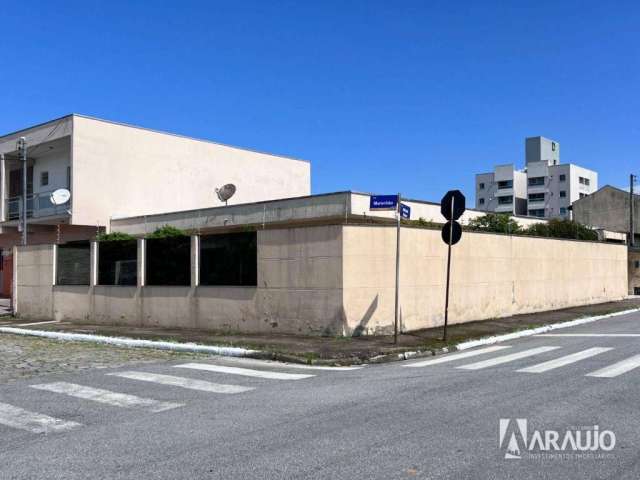 Casa com 1 suíte e 2 dormitórios no bairro Cordeiros em Itajaí