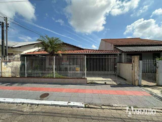 Casa com 2 dormitórios no bairro Cordeiros em Itajaí