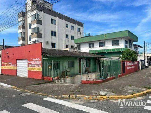 Terreno com imóveis comerciais no bairro São Vicente em Itajaí