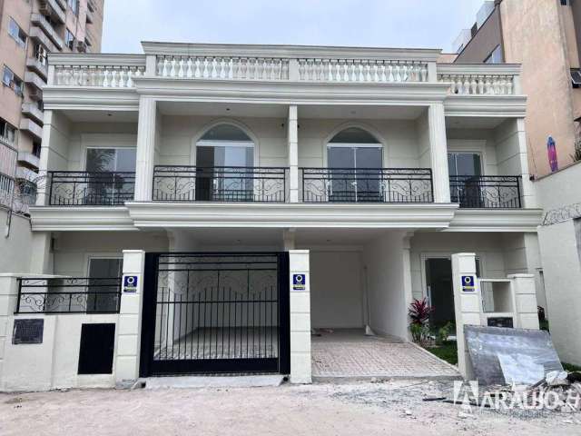 Triplex com 1 suíte e 2 dormitórios no  Centro de Itajaí