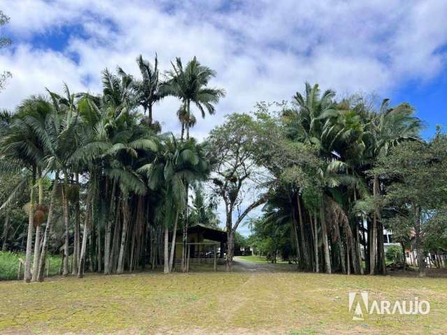 Terreno com 2.107 m² e espaço para festas no Centro de Ilhota