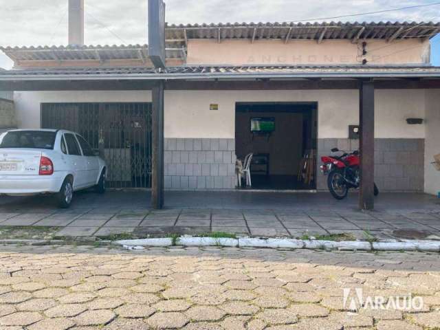 Casa com 02 dormitórios e sala comercial no bairro Cordeiros em Itajaí