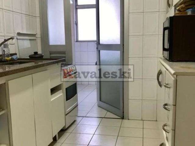 Apartamento na Vila Gumercindo com 3 quartos e 2 vagas.