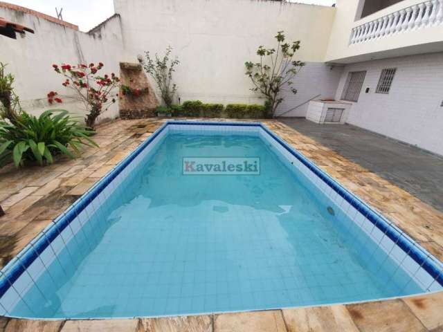 Sobrado com 5 quartos sendo 2 suítes, piscina na Vila Moraes .