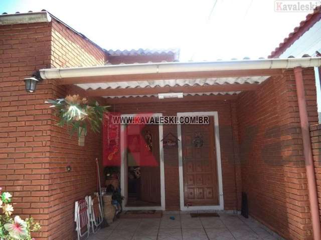 Casa térrea ao lado de todo o comércio da região da vila das mercês !!