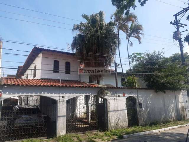 Sobradão 4 dormitórios 2 suites 8 vagas quintal com Piscina- 500 mts de area construida