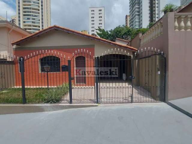 Casa térrea na região da Saúde para a locação