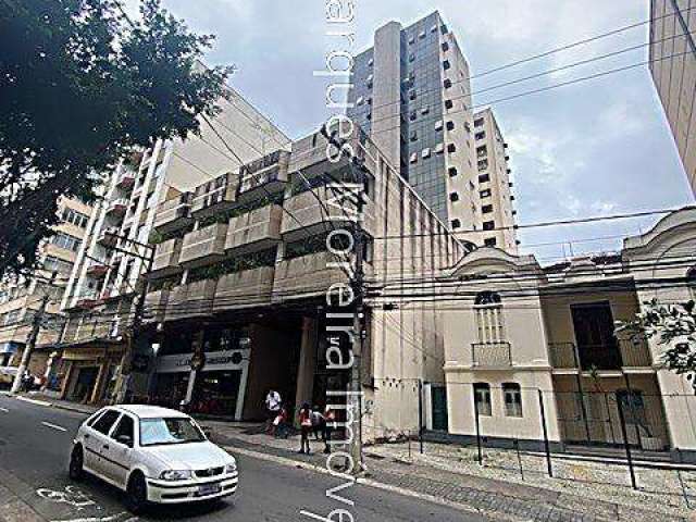 Sala comercial para alugar na Rua Santo Antônio, Centro, Juiz de Fora, 32 m2 por R$ 1.200