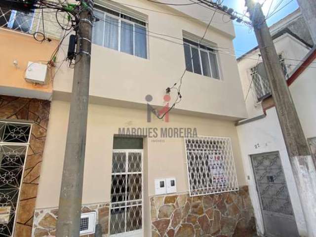 Casa com 5 quartos à venda na Travessa Professor Leonelo Fortini, Centro, Juiz de Fora, 145 m2 por R$ 380.000