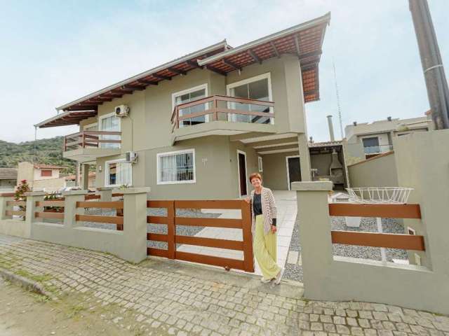 Casa com 3 quartos à venda na Edimburgo, 226, Ubatuba, São Francisco do Sul, 100 m2 por R$ 450.000