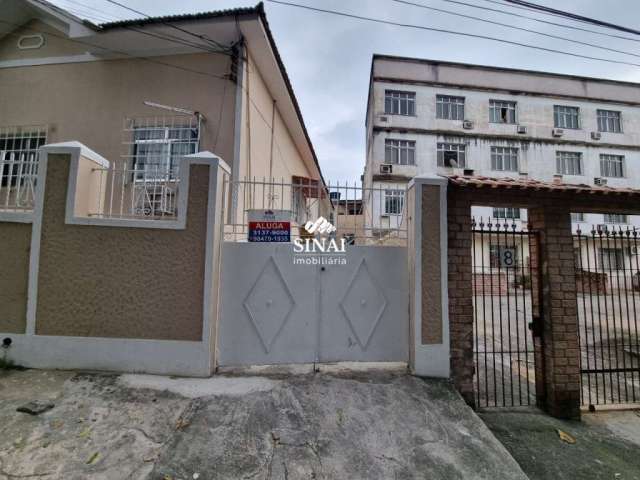 Casa com 2 quartos para alugar na Rua Monsenhor Alves Rocha, 35, Penha, Rio de Janeiro por R$ 850