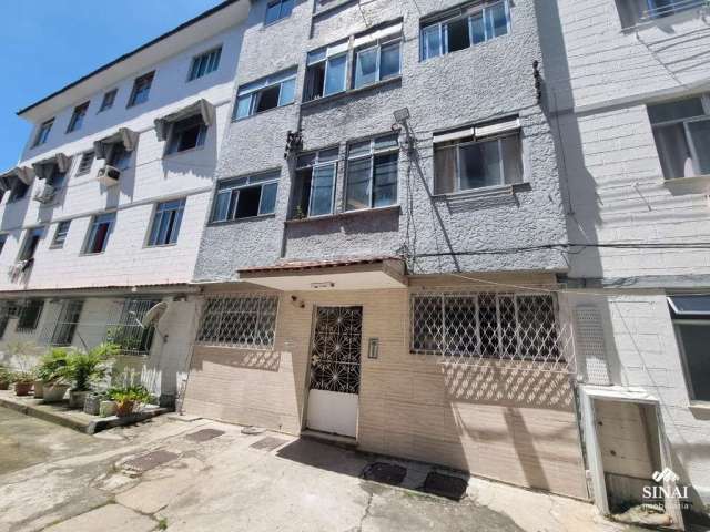 Apartamento com 3 quartos para alugar na Estrada da Água Grande, 1525, Vista Alegre, Rio de Janeiro por R$ 1.300