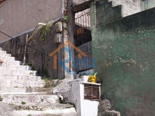 Casa a venda com pequeno quintal Porto da Madama São Gonçalo/RJ.