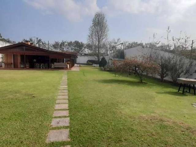 Casa térrea á venda de madeira com 1.280 metros de área -cond. arujazinho