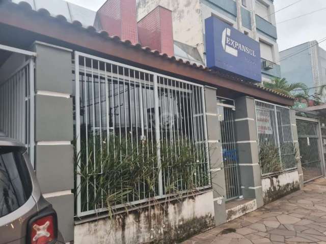 Casa  comercial com garagem,  medindo aproximadamente 500 m², situado na  Av. Plínio Brasil Milano.